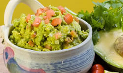 guacamole-dip-with-pork-rinds