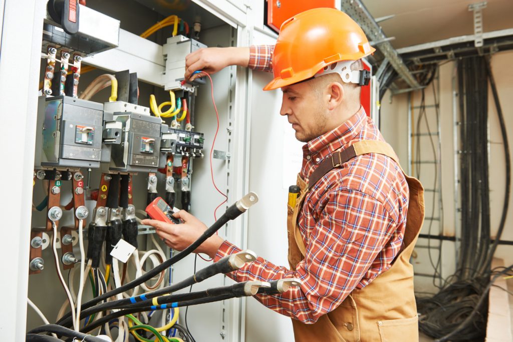5 Benefits of Hiring an Electrician